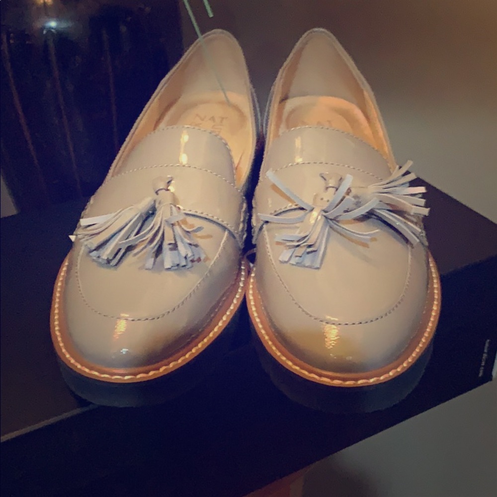 Naturalizer August, Grey Patent Leather Loafers